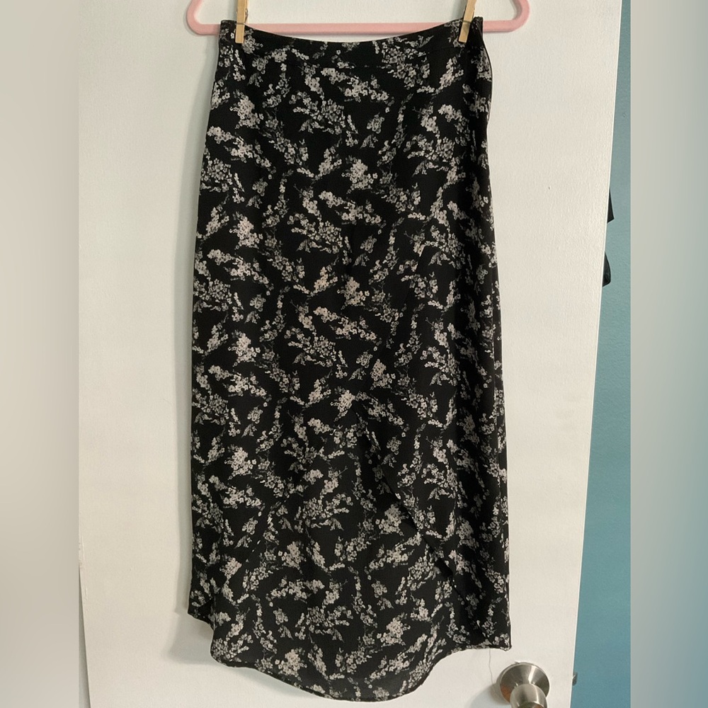 Light weight black skirt with flower detail